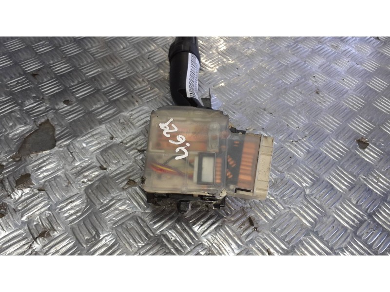 Recambio de mando luces para toyota avensis berlina (t25) referencia OEM IAM 8414005110  