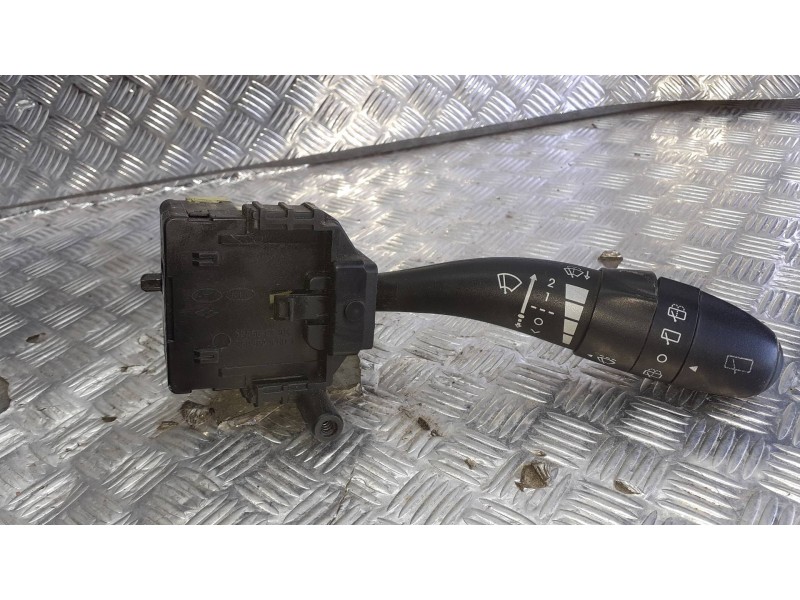 Recambio de mando limpia para hyundai i30cw referencia OEM IAM 934202R010  