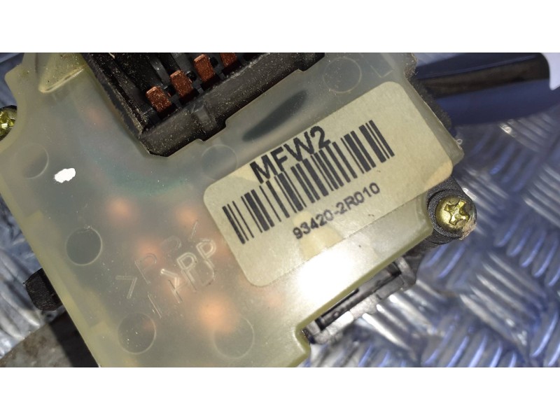 Recambio de mando limpia para hyundai i30cw referencia OEM IAM 934202R010  