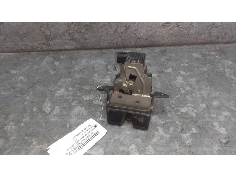 Recambio de cerradura maletero / porton para hyundai i30cw referencia OEM IAM 812302L200  4 PINES