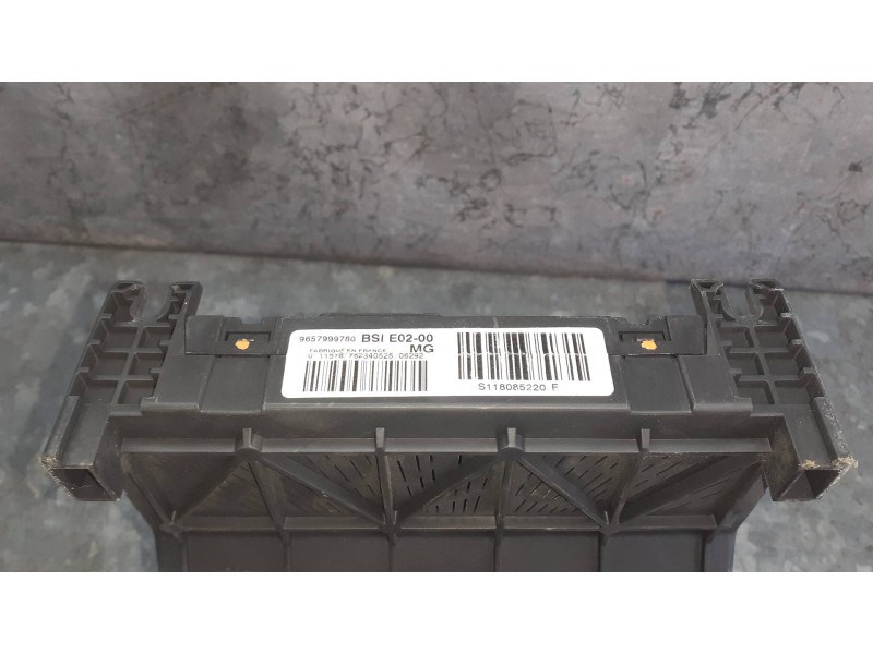 Recambio de caja reles / fusibles para citroen xsara picasso referencia OEM IAM 9657999780 S118085220F BSI E0200