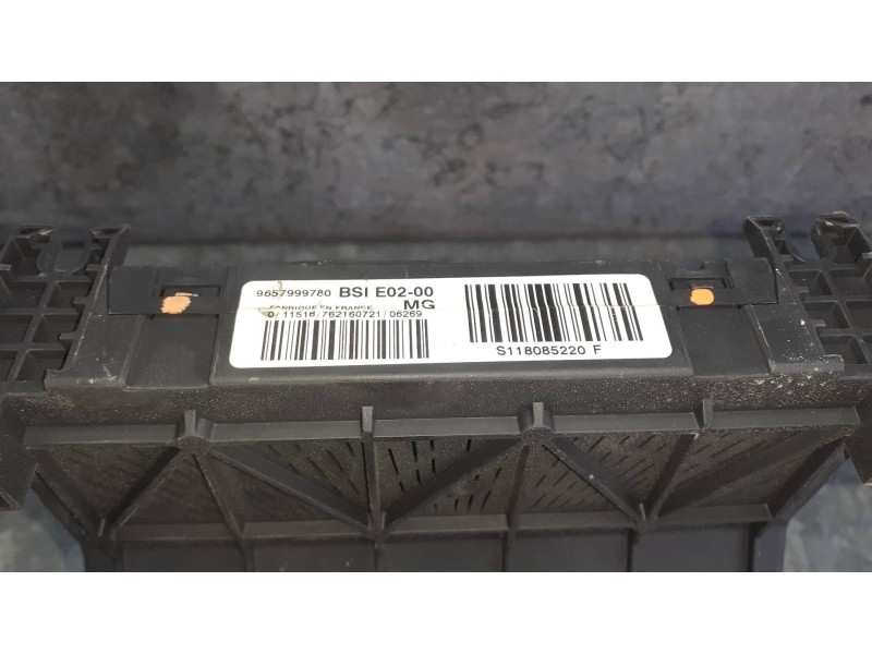 Recambio de caja reles / fusibles para citroen xsara picasso referencia OEM IAM 9657999780  BSI E0200