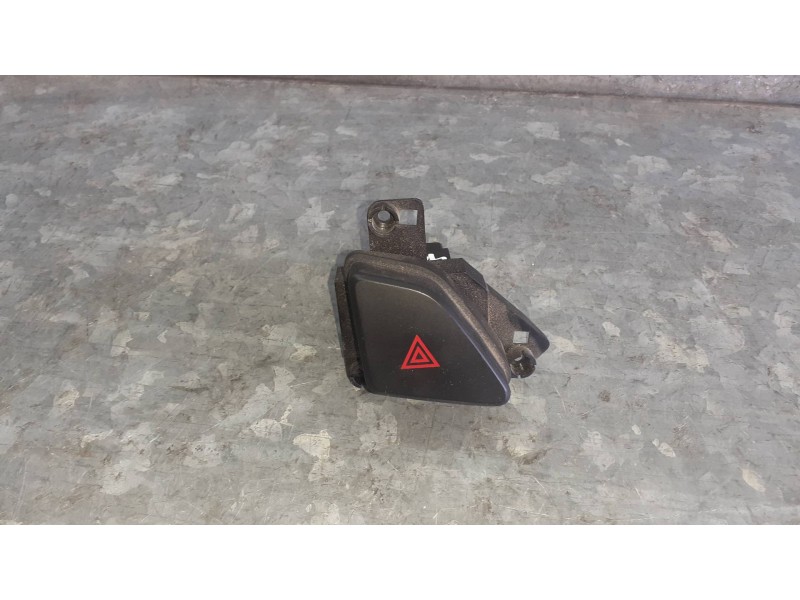 Recambio de warning para hyundai i30cw referencia OEM IAM   