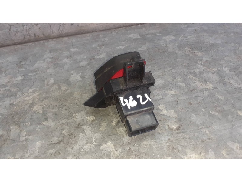 Recambio de warning para hyundai i30cw referencia OEM IAM   