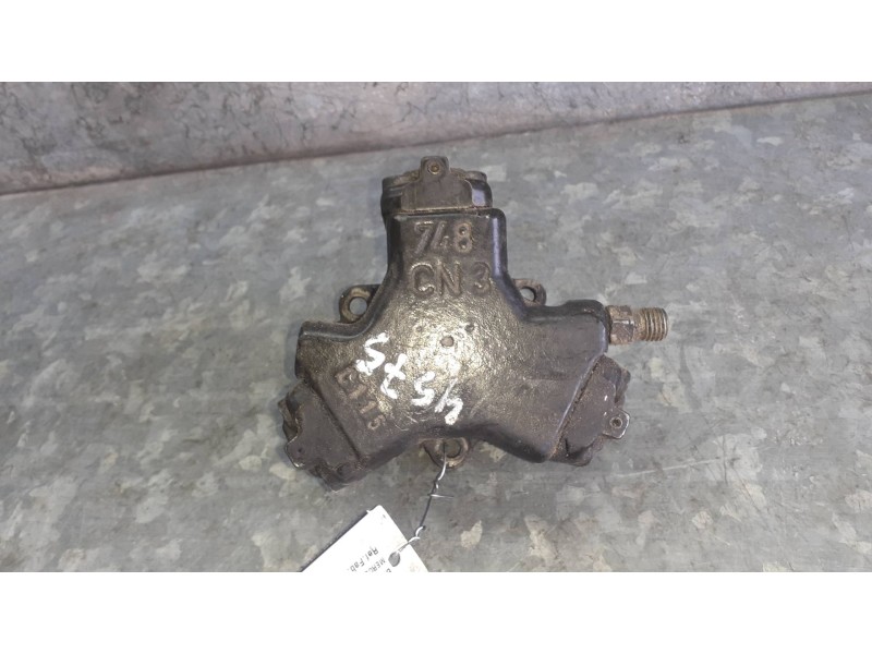 Recambio de bomba inyeccion para mercedes-benz clase c (w203) berlina referencia OEM IAM A611070501  