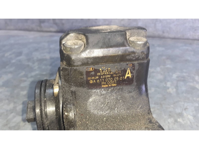 Recambio de bomba inyeccion para mercedes-benz clase c (w203) berlina referencia OEM IAM A611070501  
