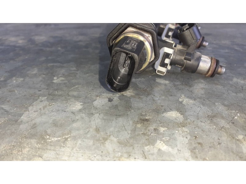 Recambio de rampa inyectora para seat ibiza kj referencia OEM IAM 05C133313B 3 PINES BOSCH