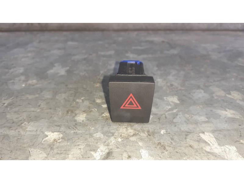Recambio de warning para seat ibiza kj referencia OEM IAM 6F0953235  6 PINES