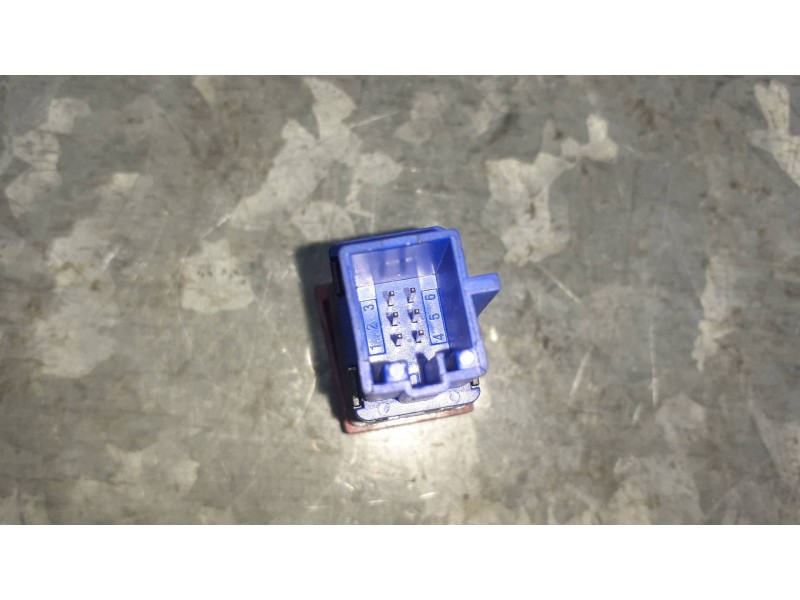 Recambio de warning para seat ibiza kj referencia OEM IAM 6F0953235  6 PINES