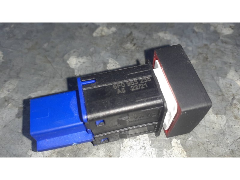 Recambio de warning para seat ibiza kj referencia OEM IAM 6F0953235  6 PINES