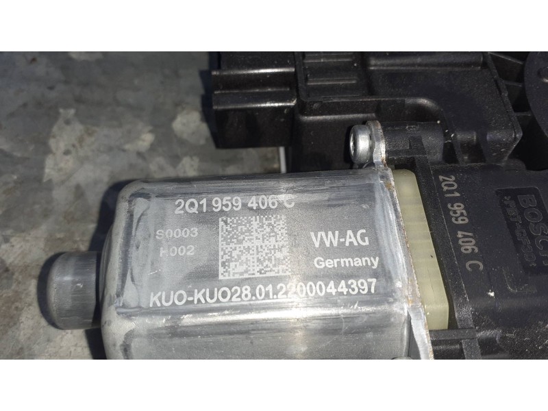 Recambio de motor elevalunas delantero derecho para seat ibiza kj referencia OEM IAM 2Q1959406C 6 PINES 0130822064