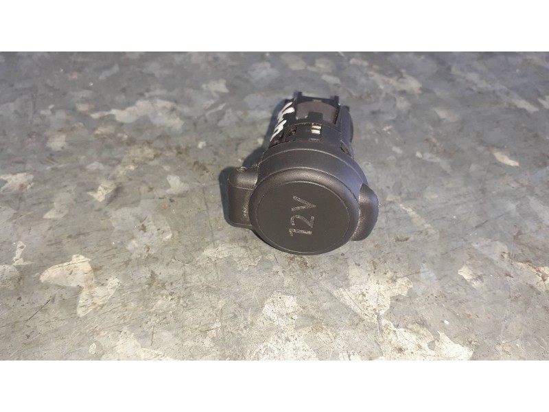 Recambio de cenicero para citroen c-elysée referencia OEM IAM 966610537700  2 PINES