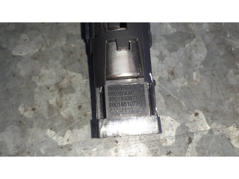 Recambio de cenicero para citroen c-elysée referencia OEM IAM 966610537700  2 PINES