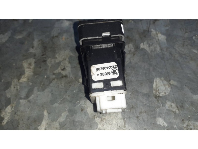 Recambio de interruptor para citroen c-elysée referencia OEM IAM 96766105ZD 4 PINES APERTURA MALETERO