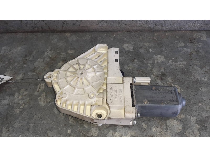 Recambio de motor elevalunas delantero derecho para volkswagen sharan (7n1) referencia OEM IAM 8K0959801B  2 PINES