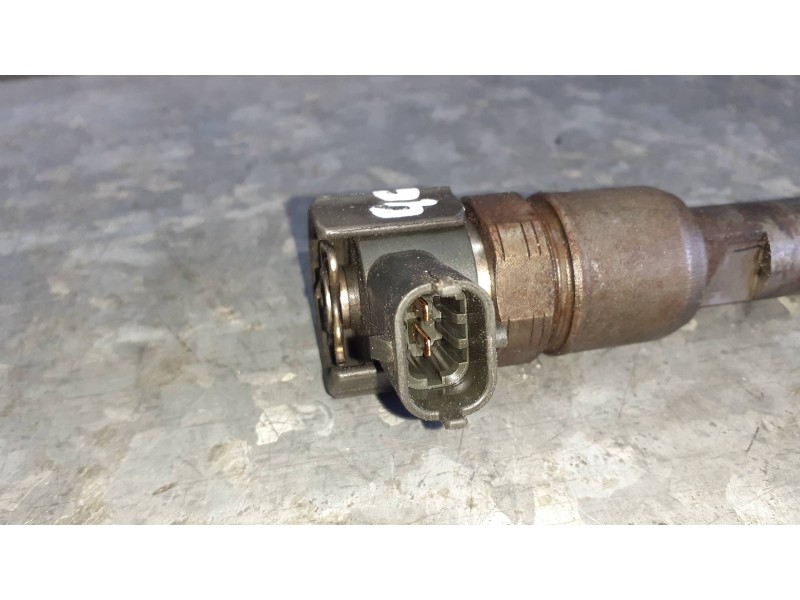 Recambio de inyector para hyundai i30cw referencia OEM IAM 0445110320 2 PINES BOSCH