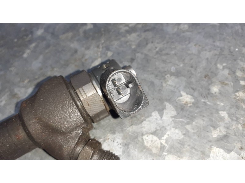 Recambio de inyector para volkswagen sharan (7n1) referencia OEM IAM 03L130277J  2 PINES