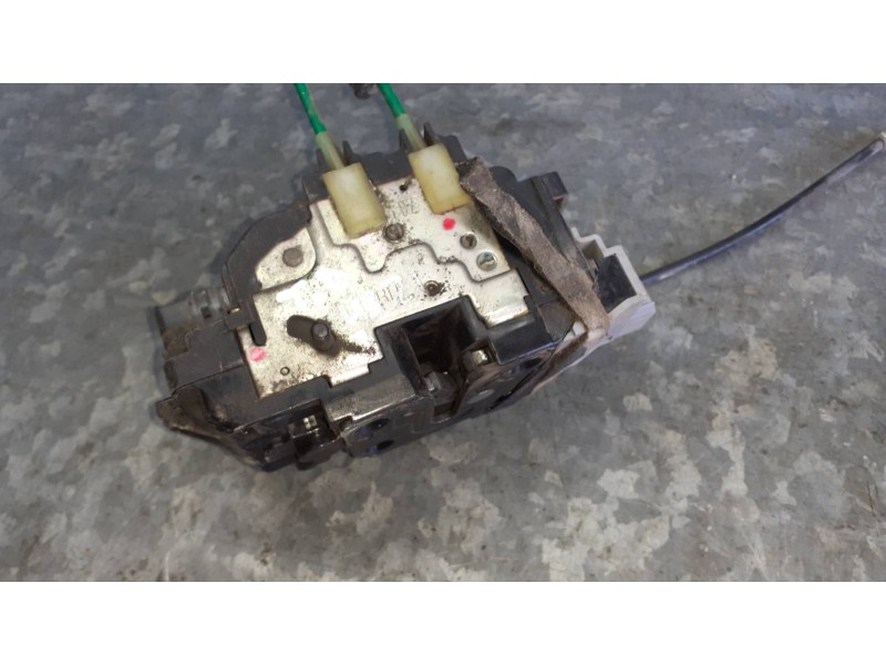 Recambio de cerradura puerta trasera derecha para hyundai i30cw referencia OEM IAM 814202L200 4 PINES ELECTRICA