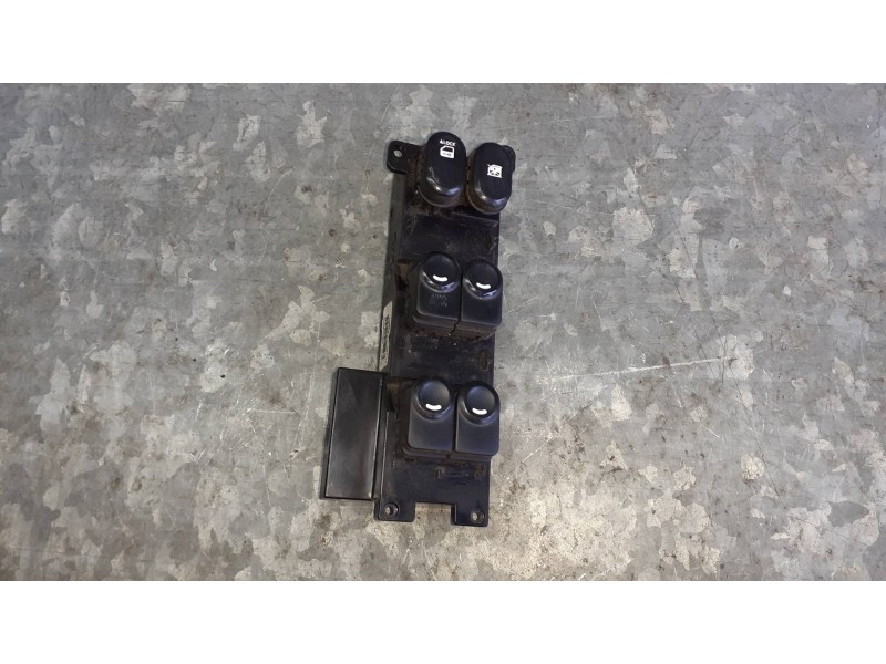 Recambio de mando elevalunas delantero izquierdo para hyundai i30cw referencia OEM IAM 935702L010  