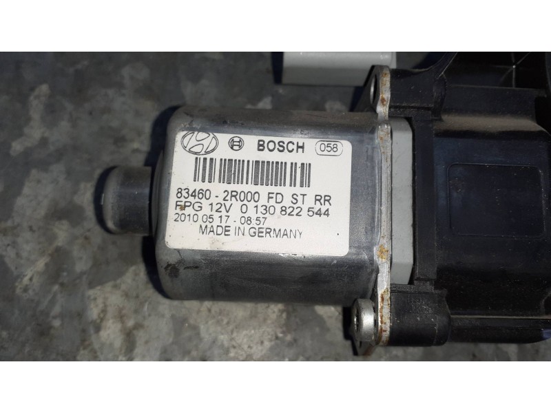 Recambio de motor elevalunas trasero izquierdo para hyundai i30cw referencia OEM IAM 834602R000  2 PINES