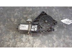 Recambio de motor elevalunas delantero izquierdo para hyundai i30cw referencia OEM IAM 824502R200  2 PINES