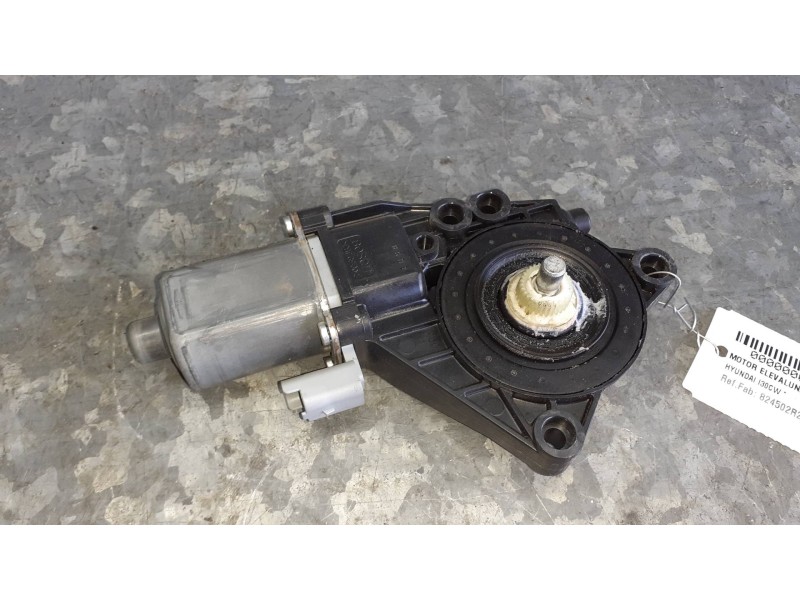 Recambio de motor elevalunas delantero izquierdo para hyundai i30cw referencia OEM IAM 824502R200  2 PINES