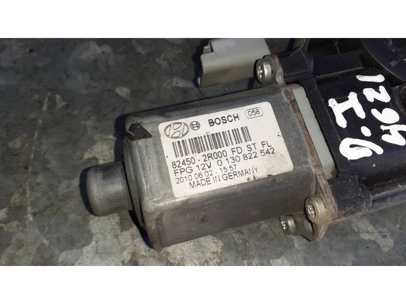 Recambio de motor elevalunas delantero izquierdo para hyundai i30cw referencia OEM IAM 824502R200  2 PINES