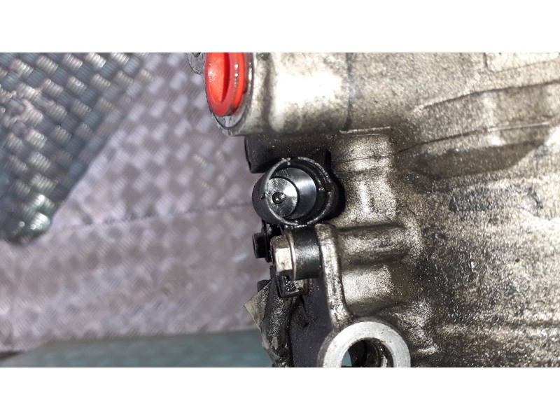 Recambio de compresor aire acondicionado para mercedes-benz sprinter 02.00  caja cerrada referencia OEM IAM A0002343111  