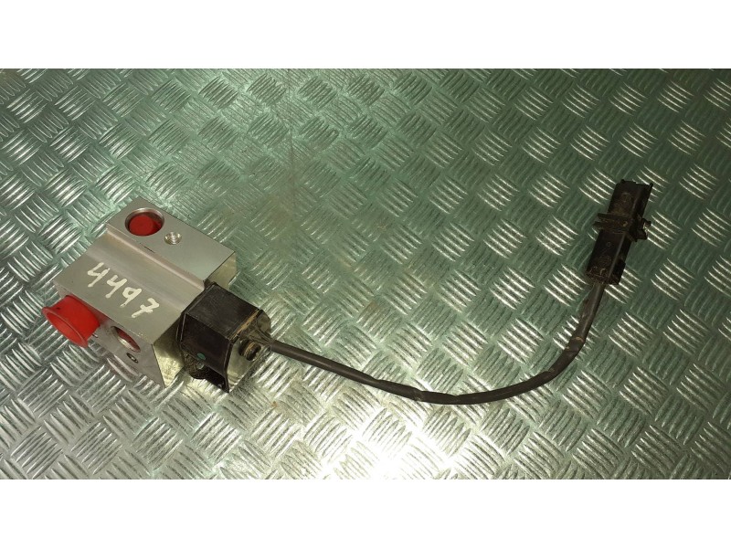 Recambio de valvula expansion para renault zoe referencia OEM IAM 4433101182 924893668R CONECTOR 2 PINES