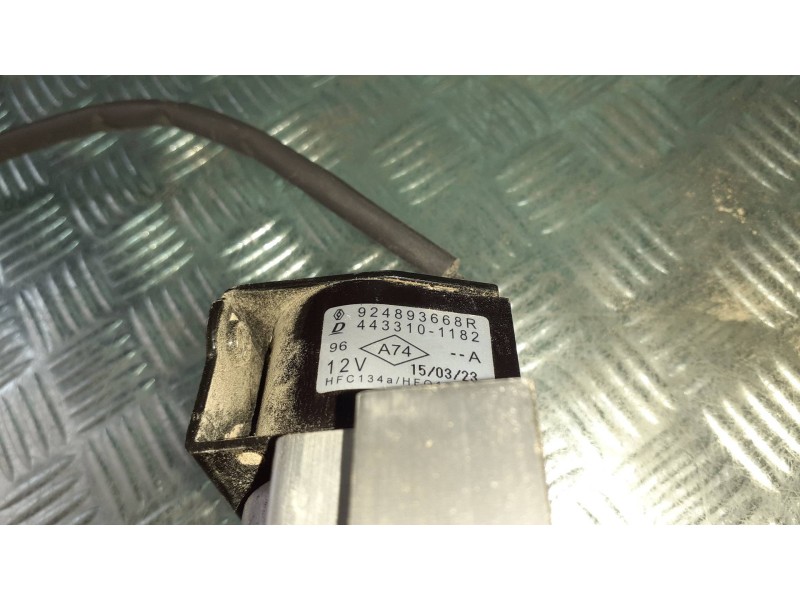 Recambio de valvula expansion para renault zoe referencia OEM IAM 4433101182 924893668R CONECTOR 2 PINES