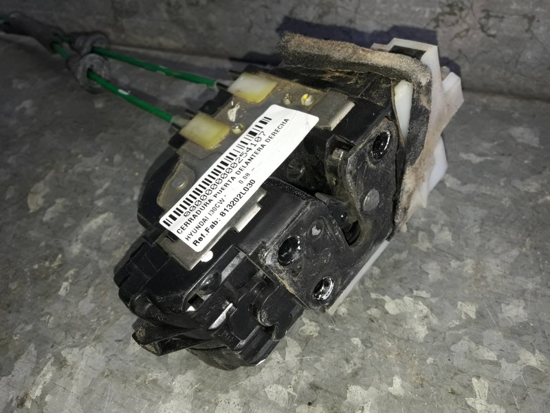 Recambio de cerradura puerta delantera derecha para hyundai i30cw referencia OEM IAM 813202L030  