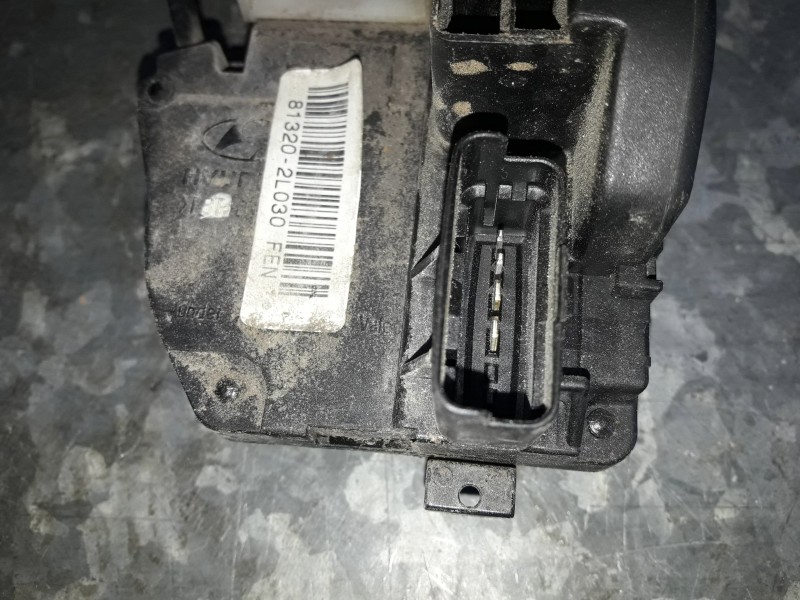 Recambio de cerradura puerta delantera derecha para hyundai i30cw referencia OEM IAM 813202L030  