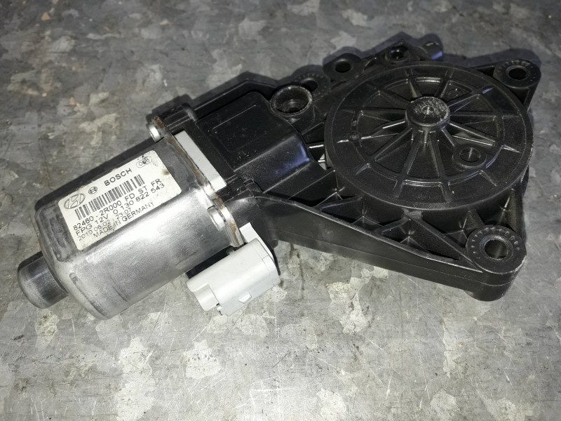 Recambio de motor elevalunas delantero derecho para hyundai i30cw referencia OEM IAM 824602R000 0130822543 BOSCH
