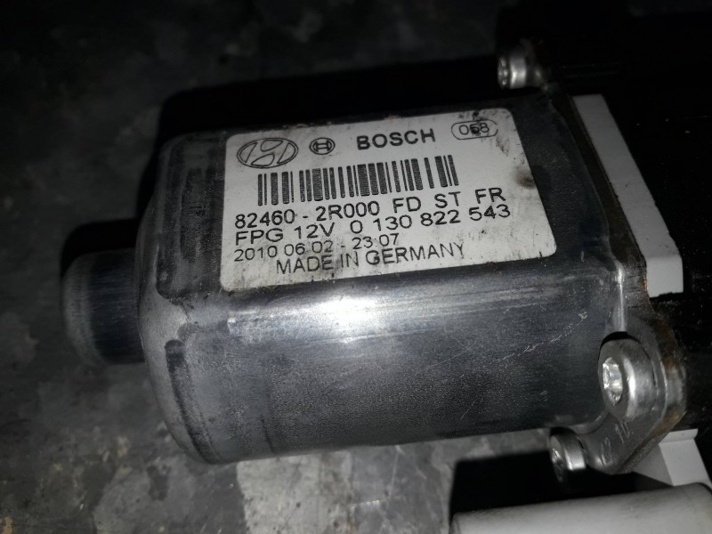 Recambio de motor elevalunas delantero derecho para hyundai i30cw referencia OEM IAM 824602R000 0130822543 BOSCH