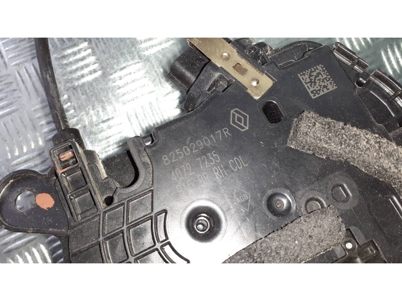 Recambio de cerradura puerta trasera derecha para renault zoe referencia OEM IAM 825029017R 40727235 CONECTOR 4 PINES