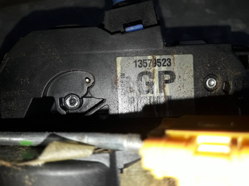 Recambio de cerradura puerta delantera derecha para opel mokka referencia OEM IAM 13579523  