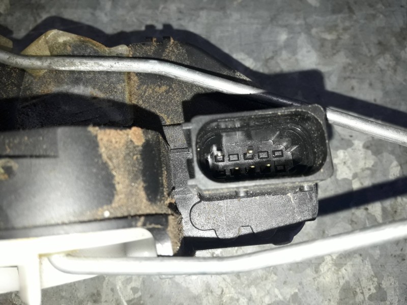 Recambio de cerradura puerta delantera derecha para opel mokka referencia OEM IAM 13579523  