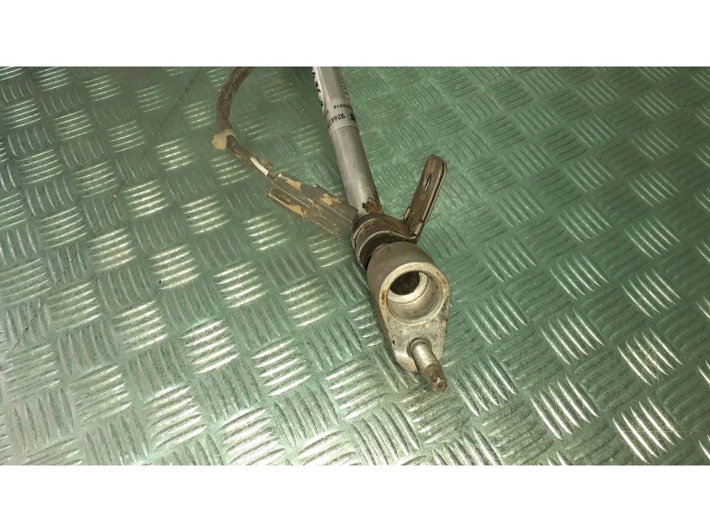 Recambio de tubo aire acondicionado para renault zoe referencia OEM IAM 924477415R  