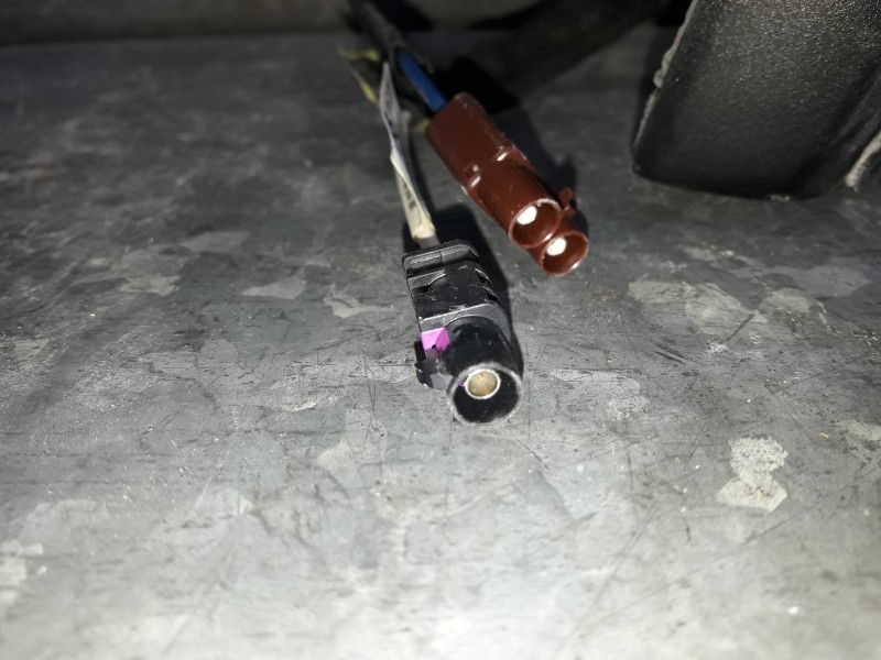 Recambio de antena para opel mokka referencia OEM IAM 42349857  