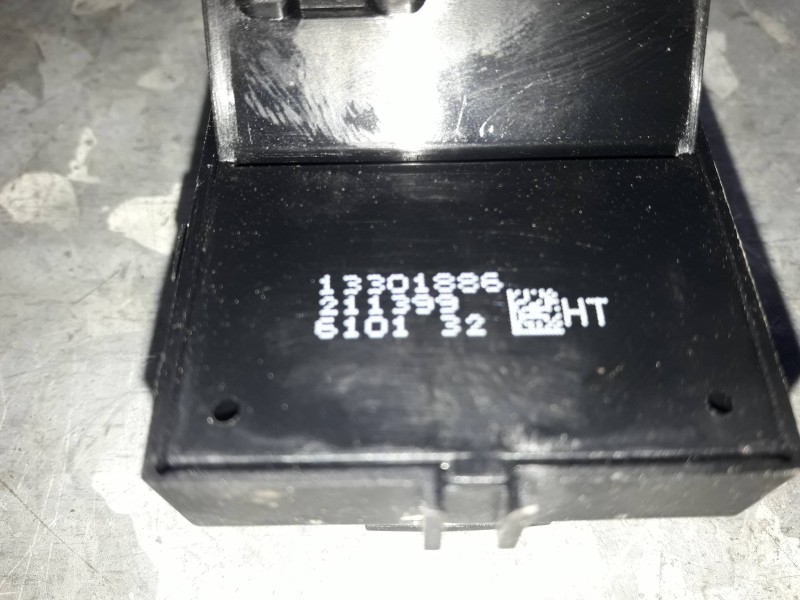 Recambio de mando elevalunas delantero derecho para opel mokka referencia OEM IAM 13301886 211399 610132