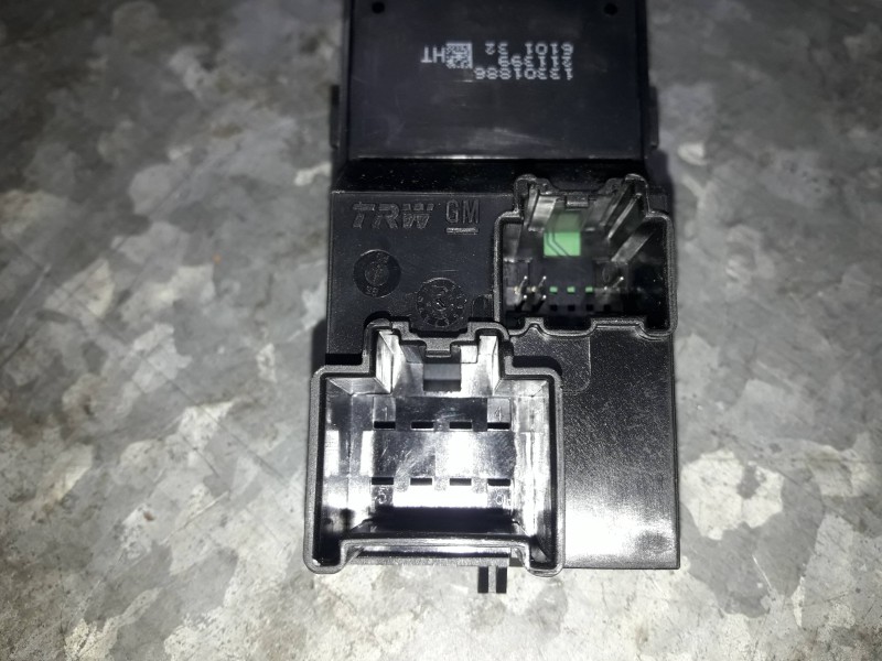 Recambio de mando elevalunas delantero derecho para opel mokka referencia OEM IAM 13301886 211399 610132