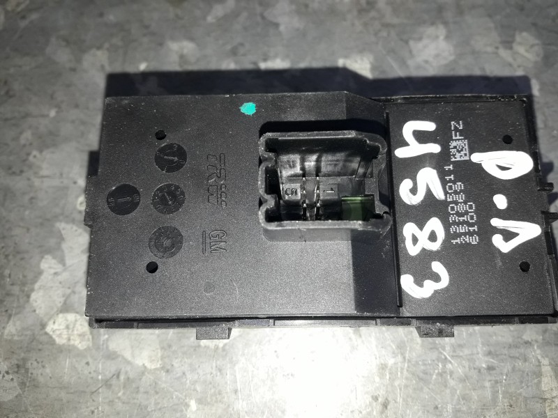 Recambio de mando elevalunas delantero izquierdo para opel mokka referencia OEM IAM 13305011 251869 6100