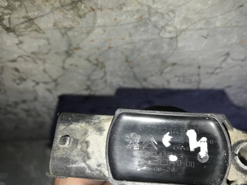 Recambio de inyector para citroen c-elysée referencia OEM IAM 9671214580  