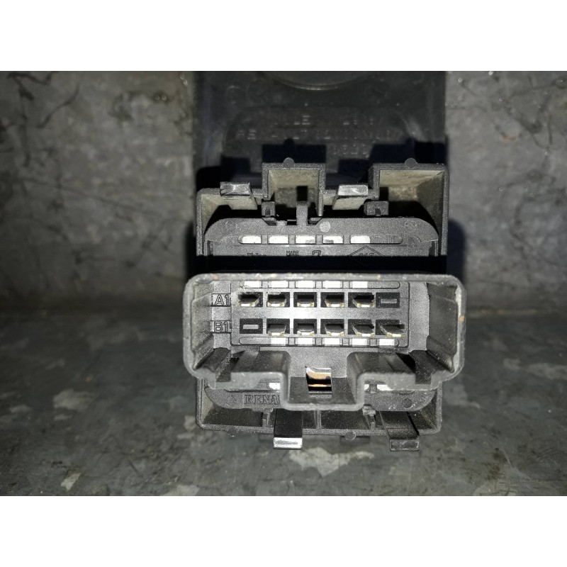 Recambio de mando elevalunas delantero izquierdo para opel vivaro furgón/combi (07.2006 =>) referencia OEM IAM 8200011867 911652