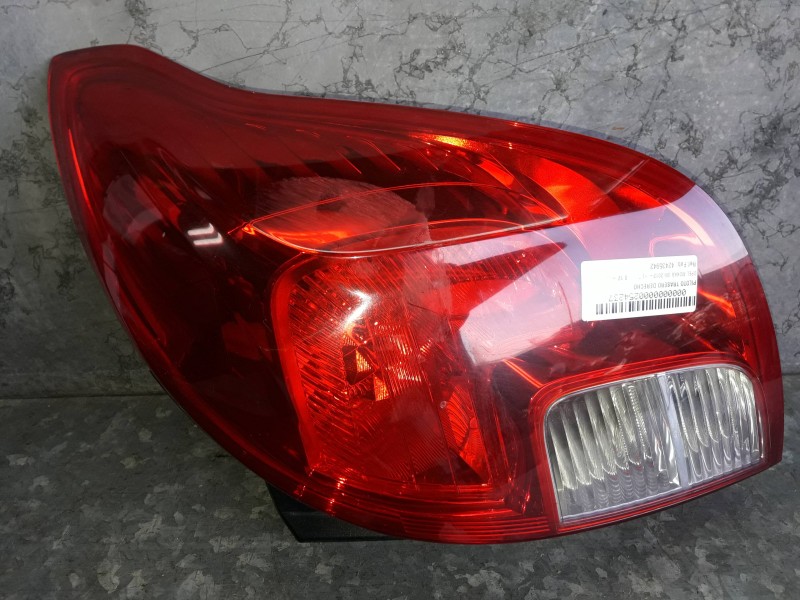 Recambio de piloto trasero derecho para opel mokka referencia OEM IAM 42435942 6D270 