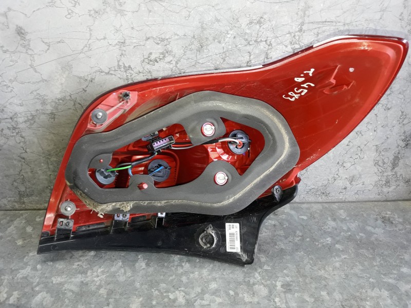 Recambio de piloto trasero derecho para opel mokka referencia OEM IAM 42435942 6D270 