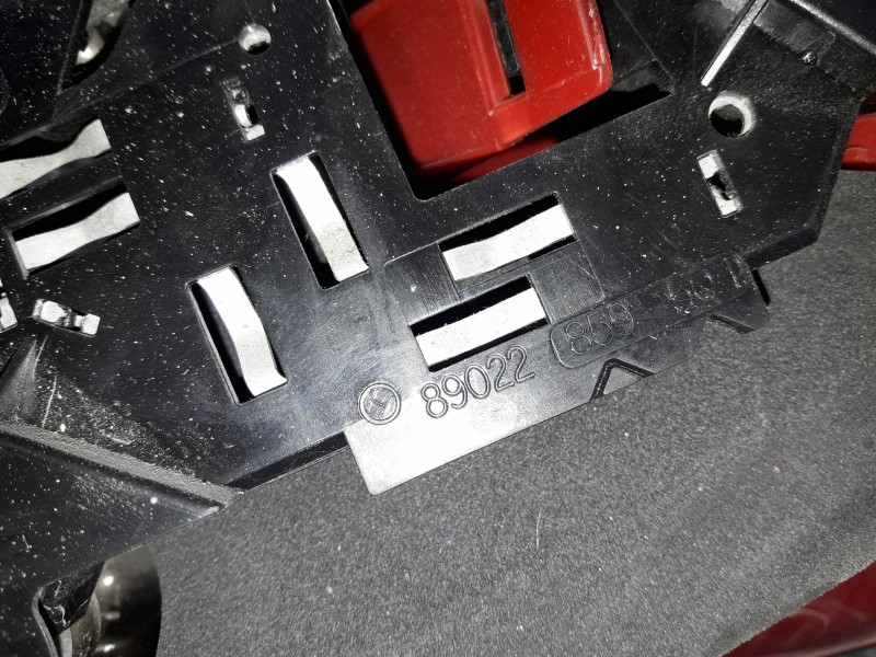 Recambio de piloto trasero izquierdo para peugeot 307 (s1) referencia OEM IAM 890228595Q1  VALEO