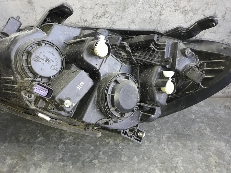 Recambio de faro derecho para opel mokka referencia OEM IAM LHD13562 RHD13563 HCRRL02A011A20