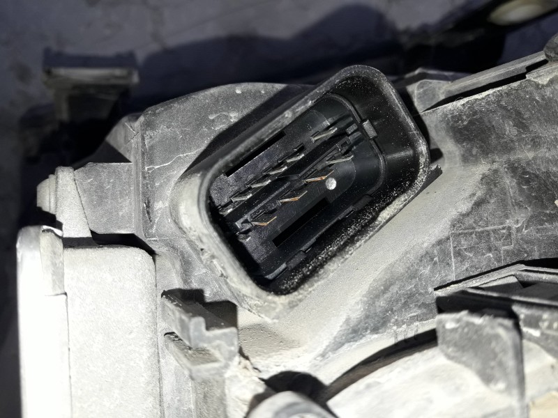 Recambio de faro derecho para bmw serie 3 berlina (e90) referencia OEM IAM 51647116708 22944911 XENON