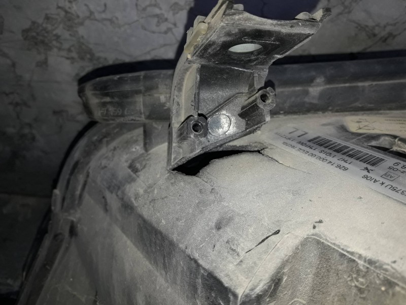 Recambio de faro derecho para bmw serie 3 berlina (e90) referencia OEM IAM 51647116708 22944911 XENON